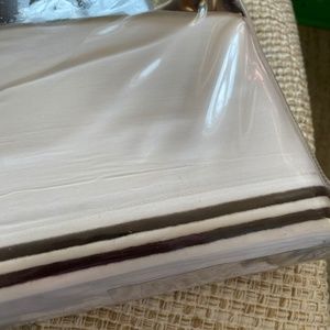 Bloomingdale’s King Hudson Park Collection NIP bedskirt